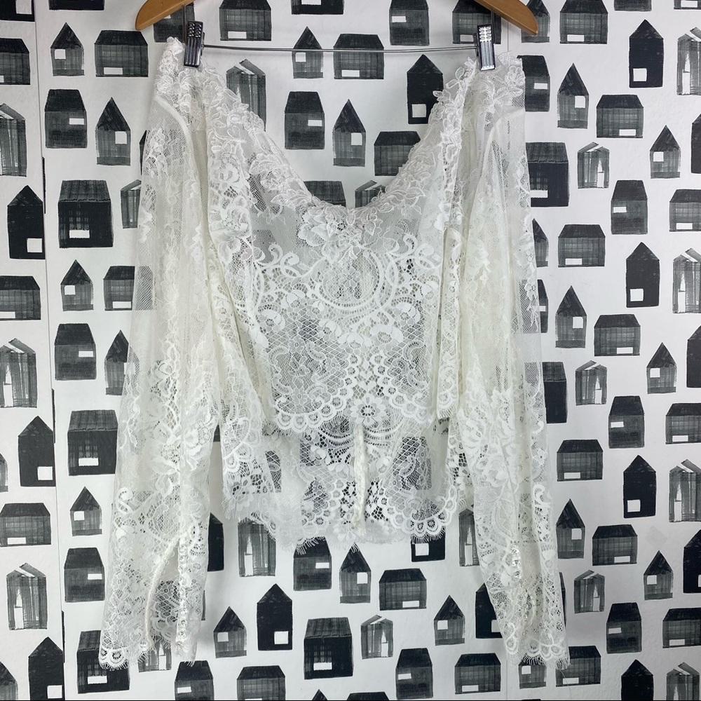 NWT Wedding Dress Lace Overtop with Sleeves